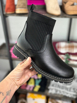Black Cabin Fever Boot