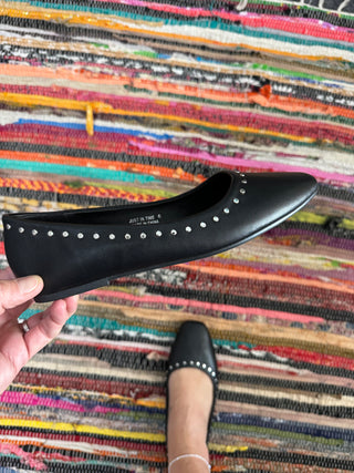 Just in Time Black Flat