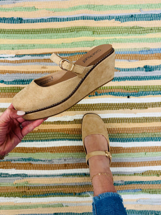 Camel Me Time Wedge
