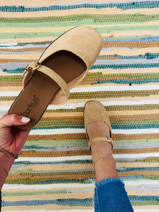 Camel Me Time Wedge