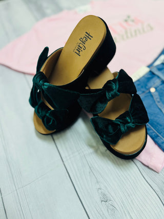 Green Velvet Put a Bow on It