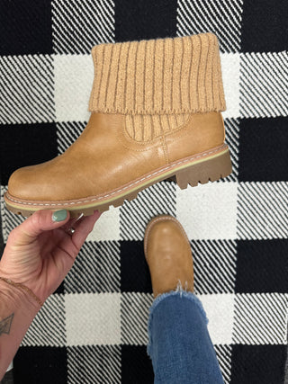 Caramel Quiver Boots