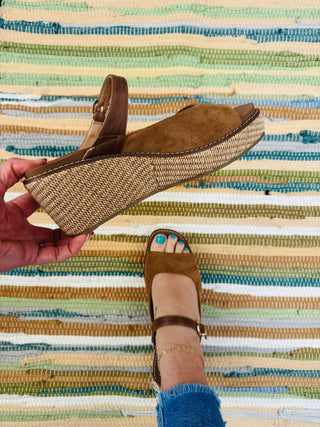 Treat Yourself Chestnut Wedge