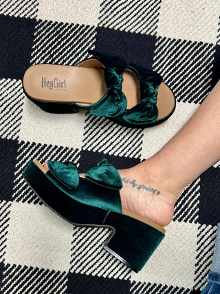 Green Velvet Put a Bow on It
