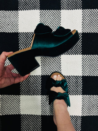 Green Velvet Put a Bow on It