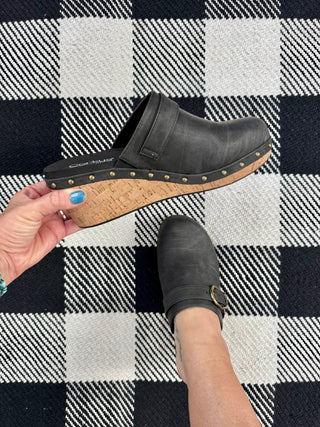 Black Who Knew Wedge