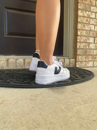 Viva 2 Black & White Sneaker